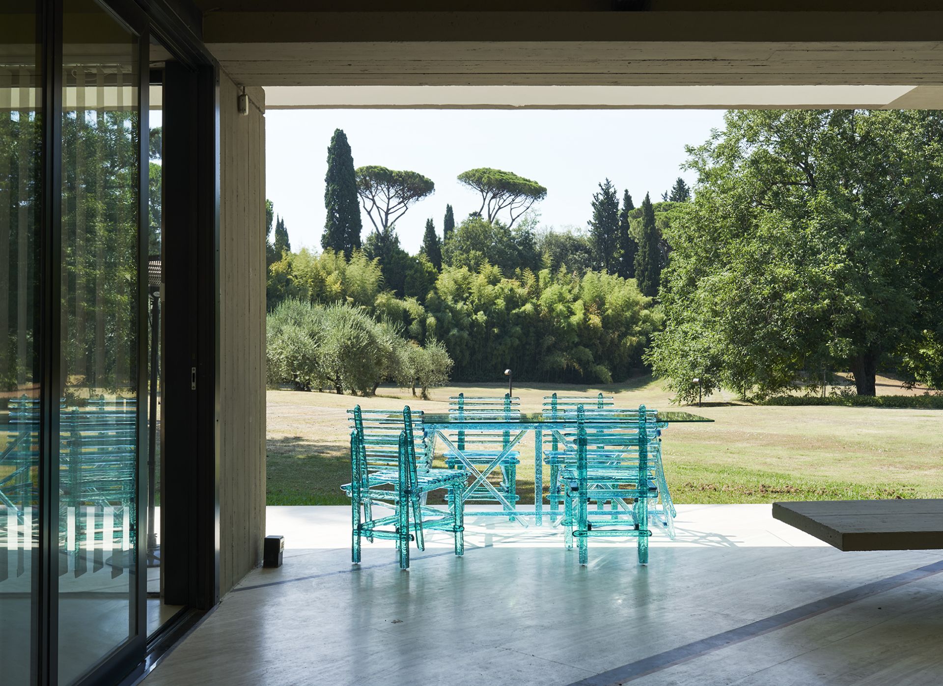 Villa in cemento e vetro immersa nel verde - Arch. Alberto Paoli - image 9
