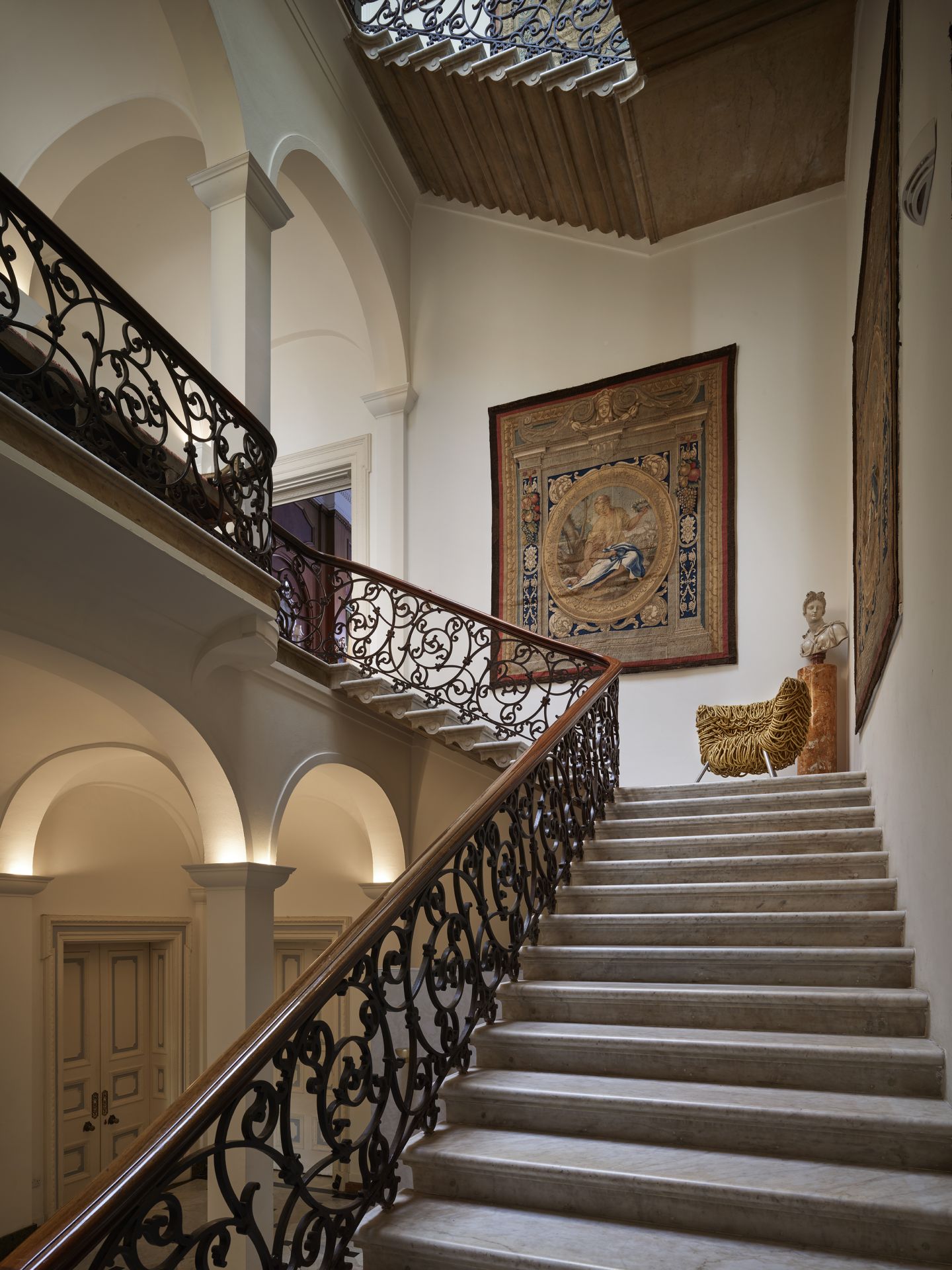 Italian Embassy in London - image 7