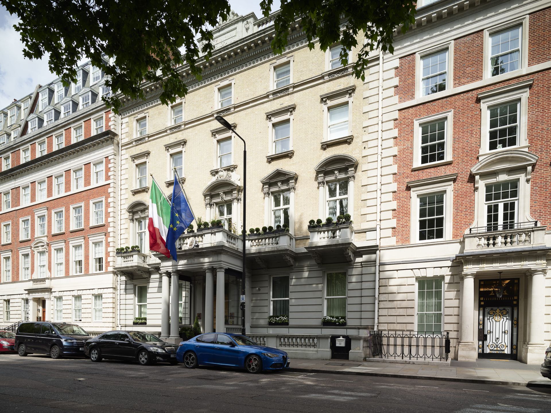 Italian Embassy in London - image 1